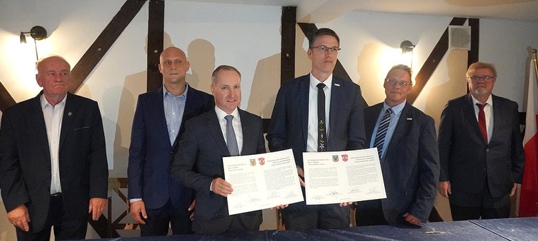 20 JAHRE PARTNERSCHAFT BEKRÄFTIGT 20 JAHRE PARTNERSCHAFT BEKRÄFTIGT