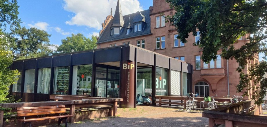 Mitte: An drei Orten im Kreis bietet der Landkreis Marburg-Biedenkopf in gemeinsamer Trägerschaft mit den Pflege- und Krankenkassen Beratung zum Thema Pflege an. Hier ist der Pflegestützpunkt Mitte in Marburg zu sehen.