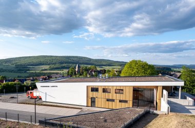 Modernes Gebäude der Freiwilligen Feuerwehr in Caldern